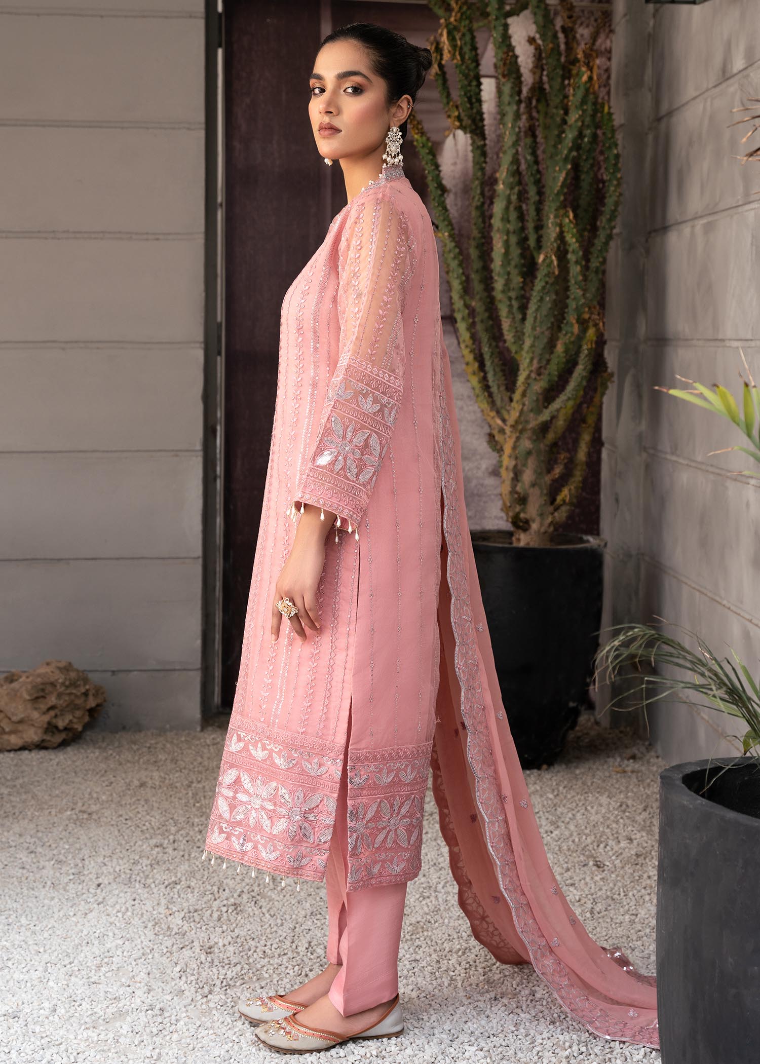 Pakistani Tea Rose Pink Embroidered Organza & Chiffon Kurta (3-Piece) - Image 4