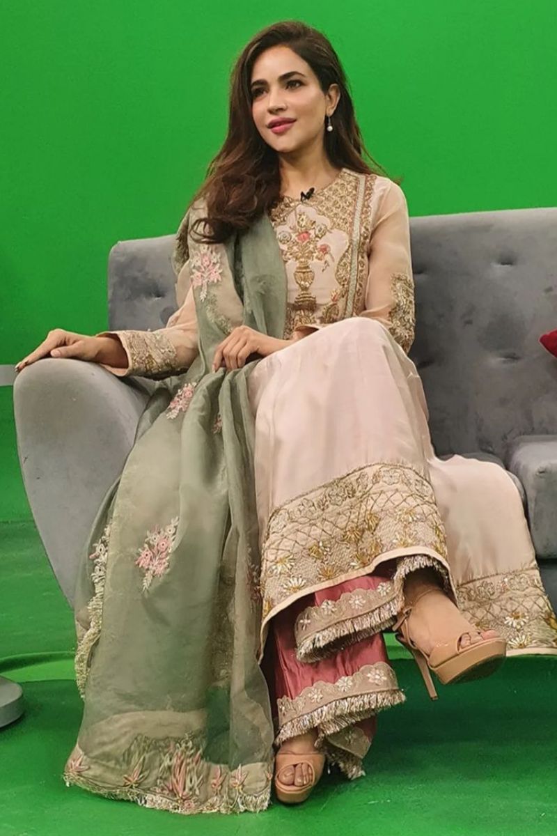 Pakistani Pale Pink Embroidered Silk-Blend Salwar Kameez (3-Piece) - Image 1