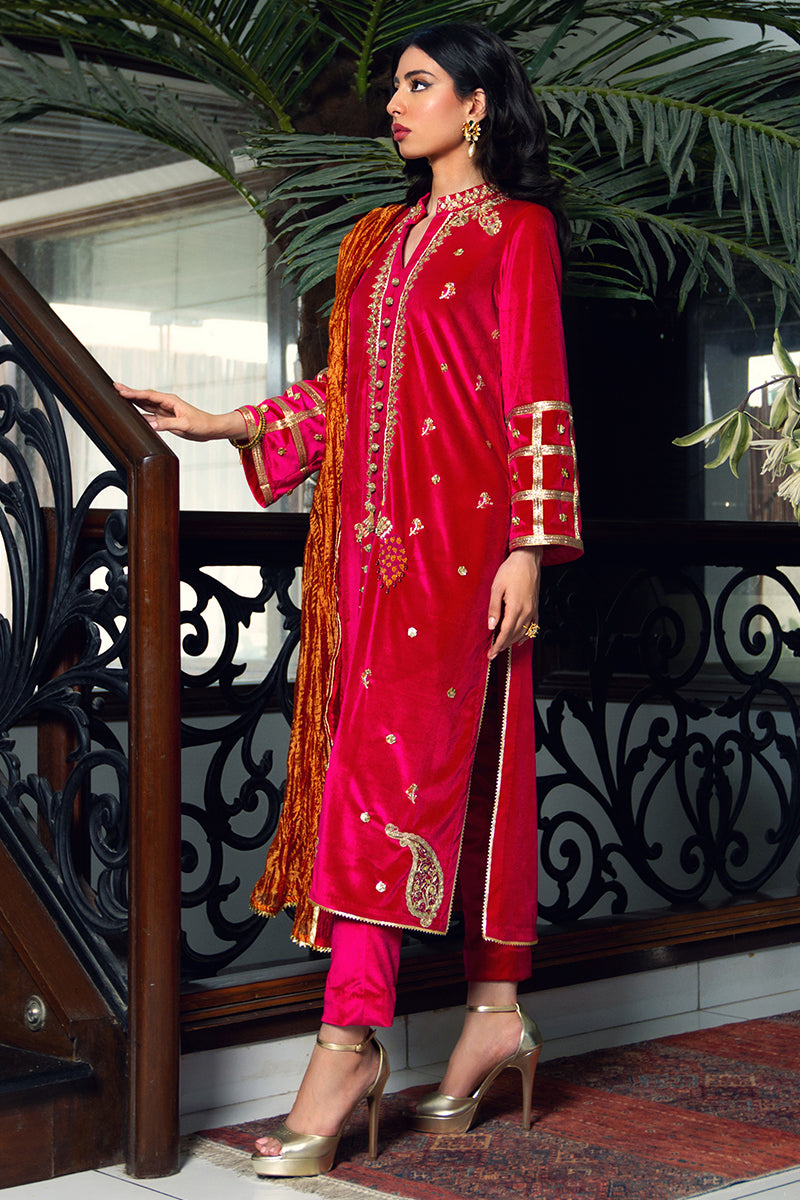 Pakistani Deep Festive Pink Hand-Embellished Velvet Kurta Set (3-Piece) - Image 3