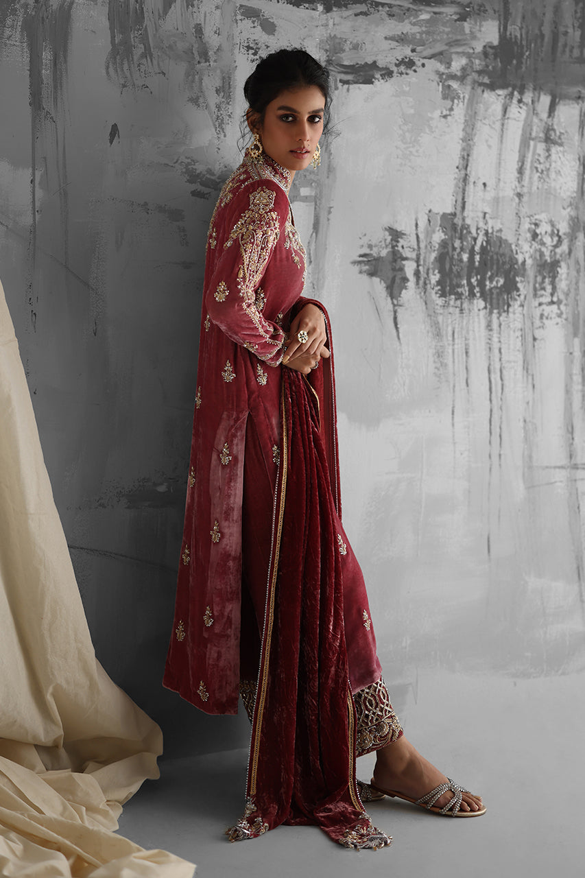 Dull Rose Pink Zardozi Velvet Kurta Set (3-Piece) - Image 3