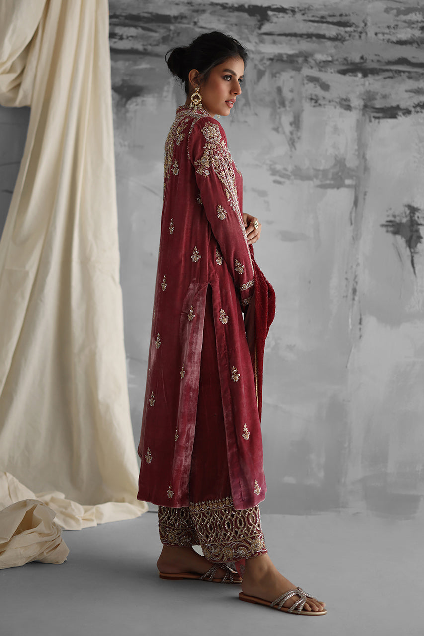 Dull Rose Pink Zardozi Velvet Kurta Set (3-Piece) - Image 4