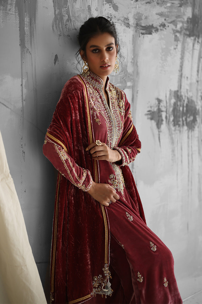 Dull Rose Pink Zardozi Velvet Kurta Set (3-Piece) - Image 5