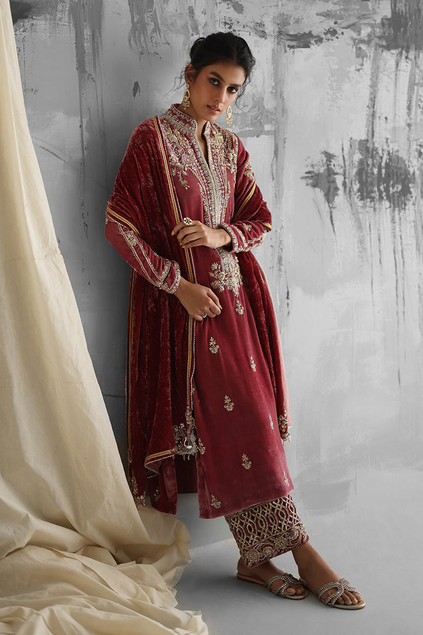 Dull Rose Pink Zardozi Velvet Kurta Set (3-Piece) - Image 6