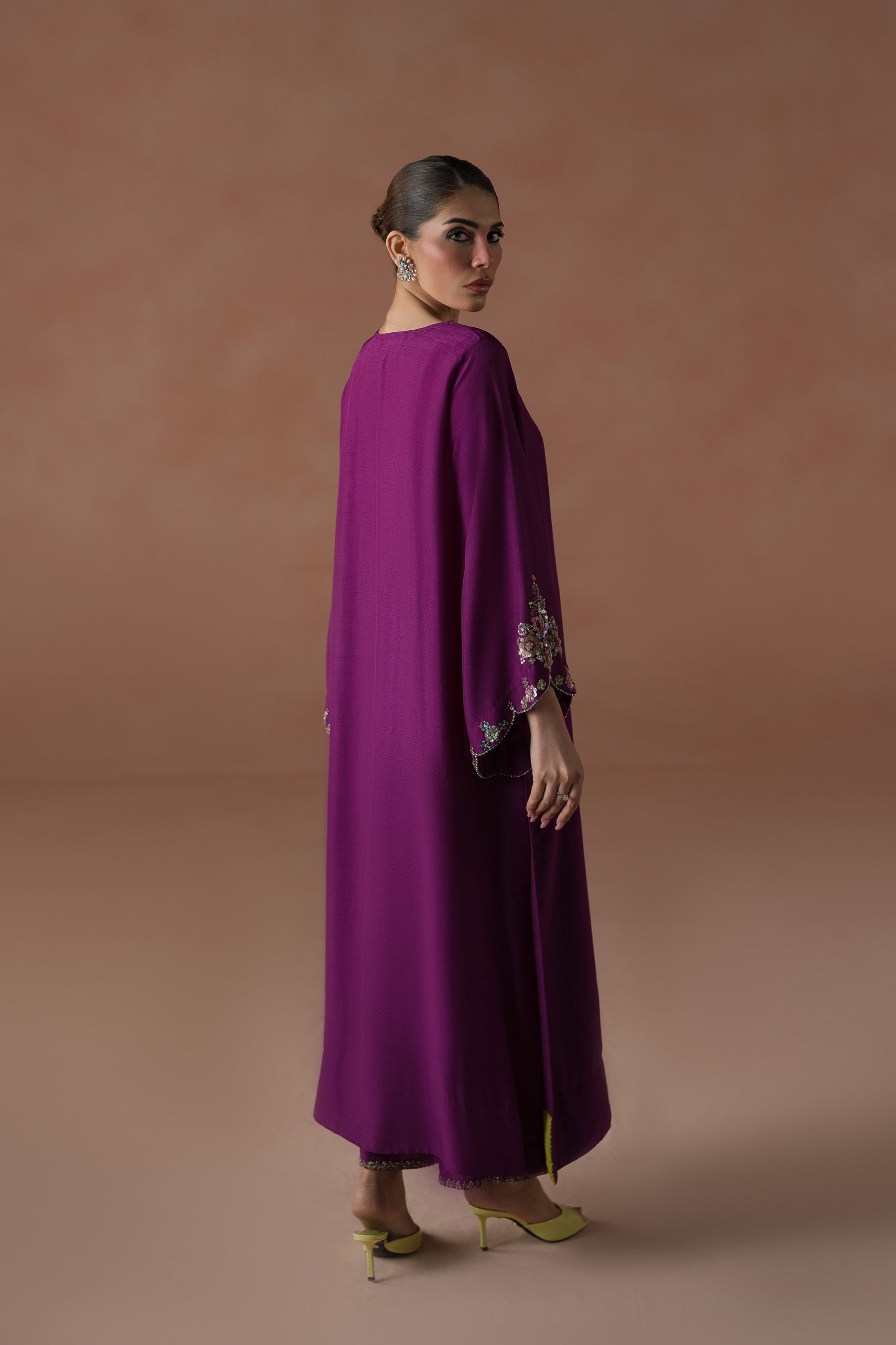 Pakistani Magenta Hand Embellished Blended Raw Silk Kaftan (2-Piece) - Image 2