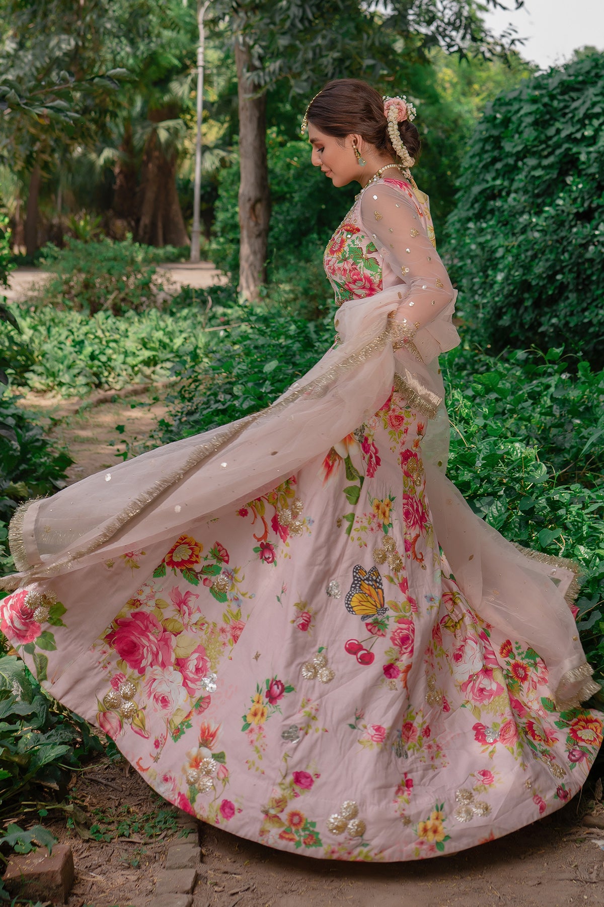 Blush Pink Zardozi & Gota Lehenga Choli (3-Piece) - Image 3