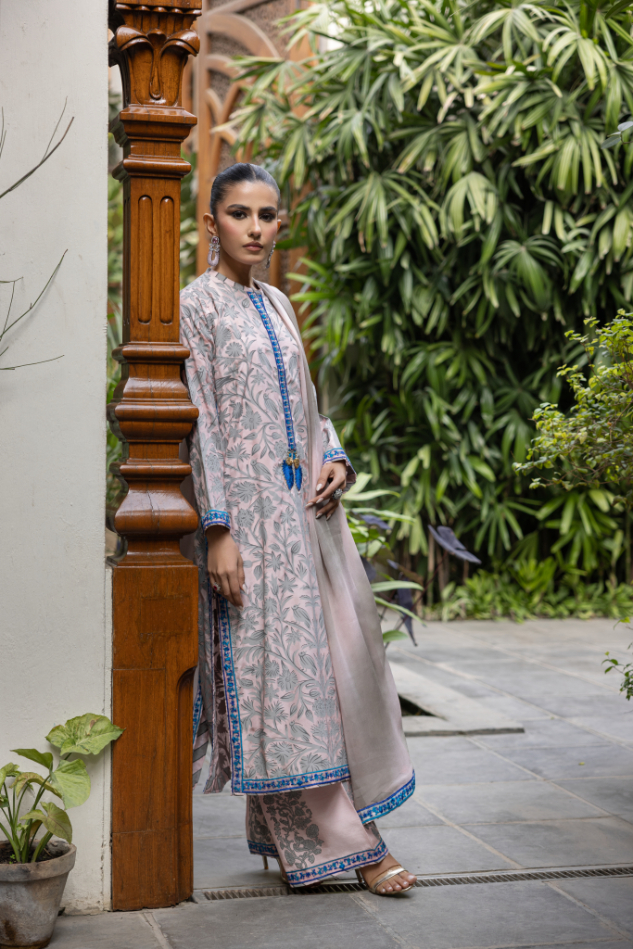 Pink Embroidered Crepe Silk Kurta Set (3-Piece) - Image 2