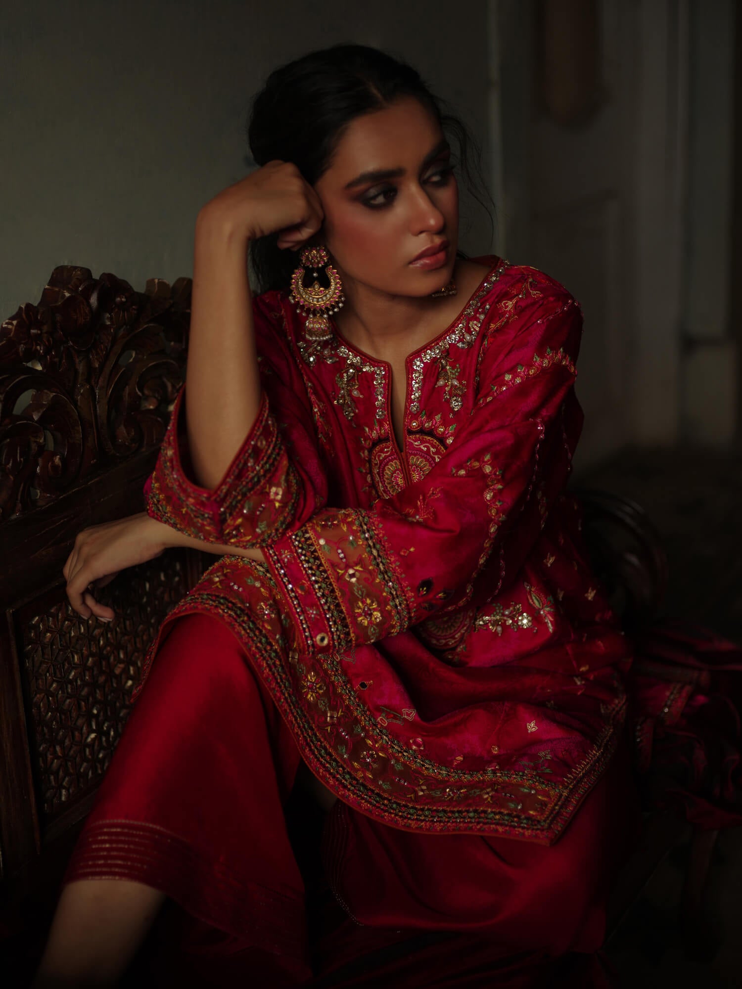 Pakistani Fuchsia Embroidered Jamawar Kurta Set (2-Piece) - Image 2