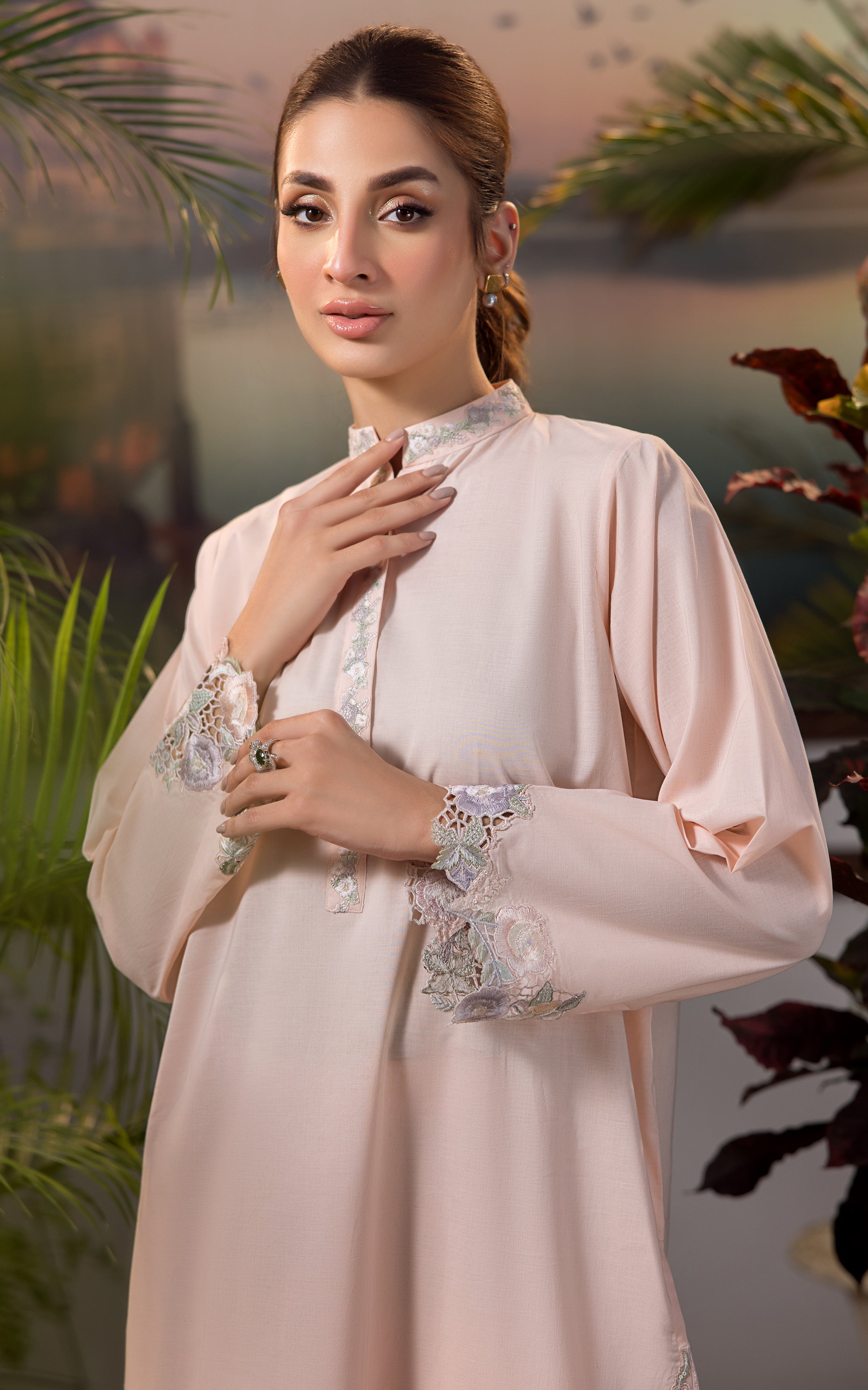 Blush Pink Embroidered Lawn 2-Piece Suit - Image 4