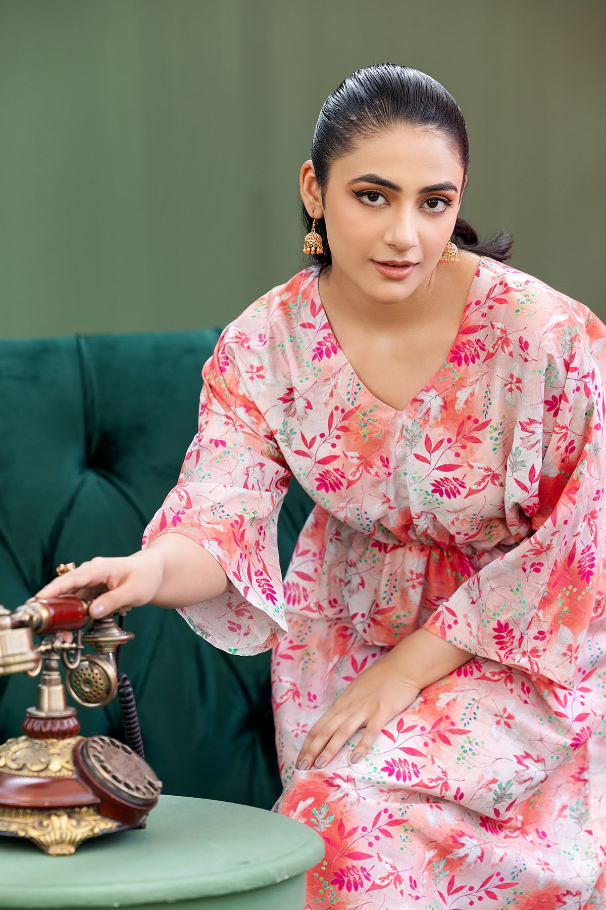 Pakistani Pink Digital Printed Lawn Salwar Kameez (2-Piece) - Image 2