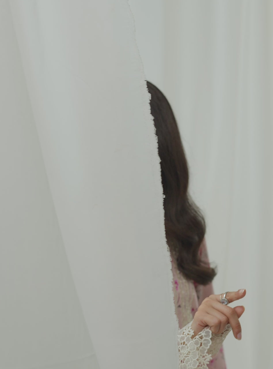 Pakistani Powder Pink Lace Embroidered Floral Suit (3-Piece) - Image 5