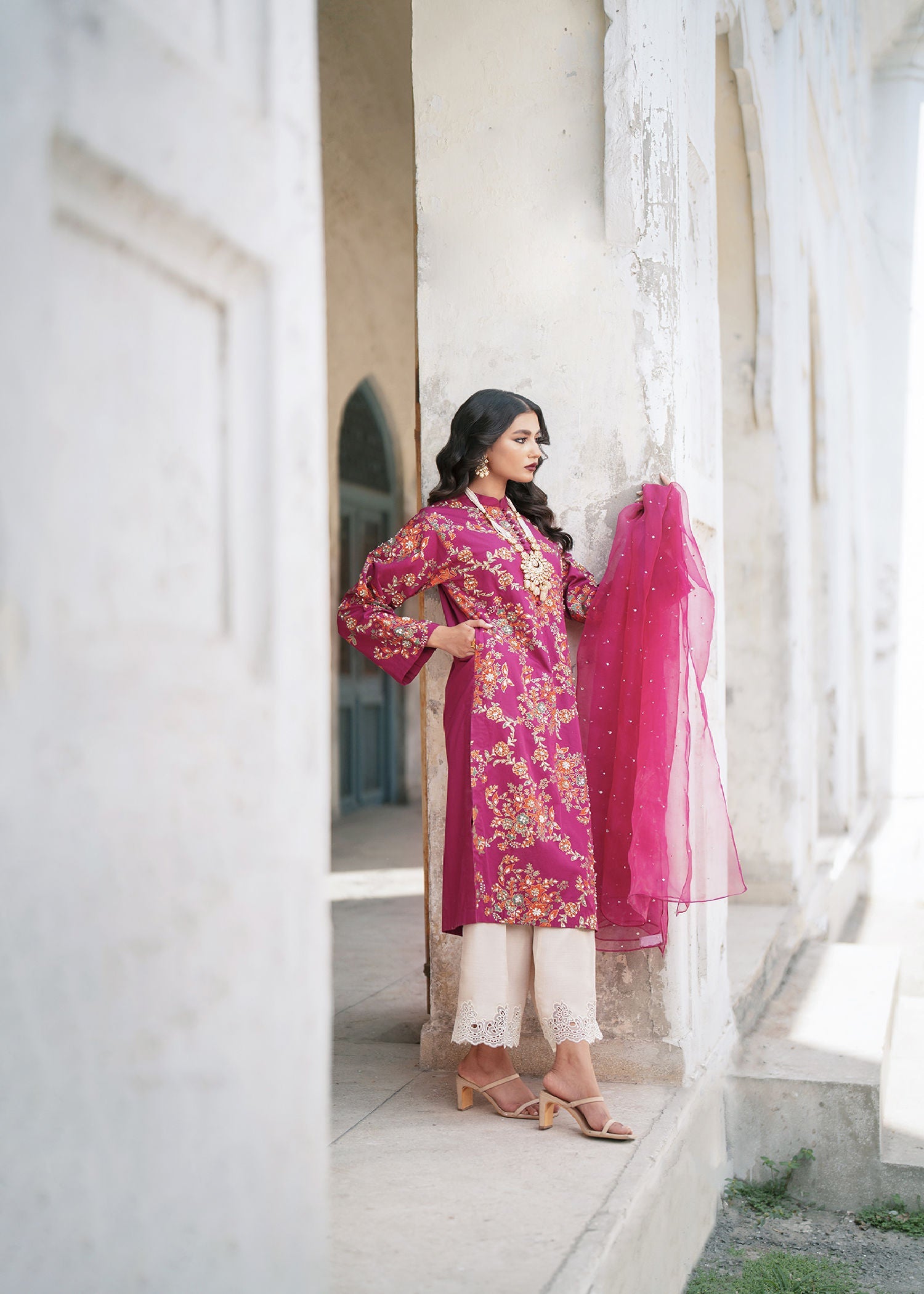 Pakistani Magenta Block Print Raw Silk Kurta Set (3-Piece) - Image 2