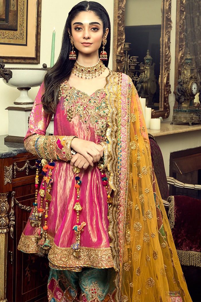 Pakistani Fuchsia Embroidered Velvet Salwar Kameez (3-Piece) - Image 3