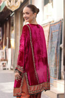 Shocking Pink Embellished Velvet Kurta with Jamawar Shalwar (2-Piece) - Image 7