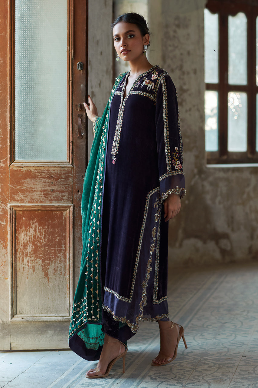 Pakistani Dark Mauve Zardozi Velvet Salwar Kameez (3-Piece) - Image 3