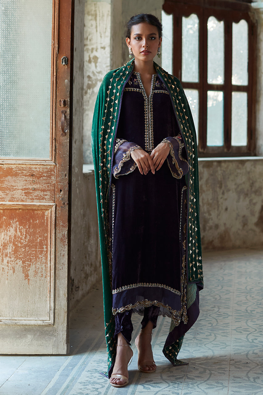 Pakistani Dark Mauve Zardozi Velvet Salwar Kameez (3-Piece) - Image 4