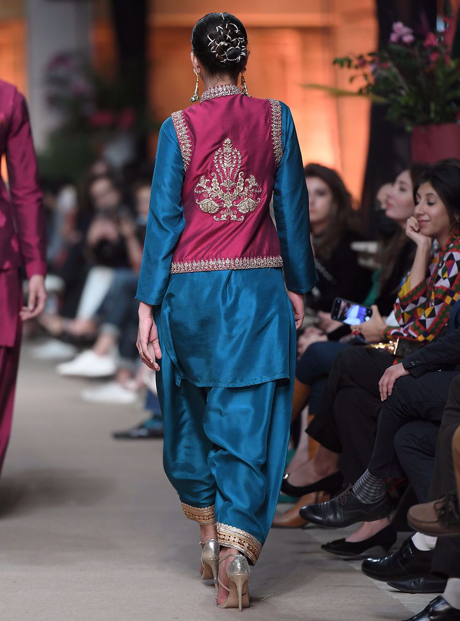 Magenta Embroidered Cotton Silk Waistcoat Kurta Set (3-Piece) - Image 4