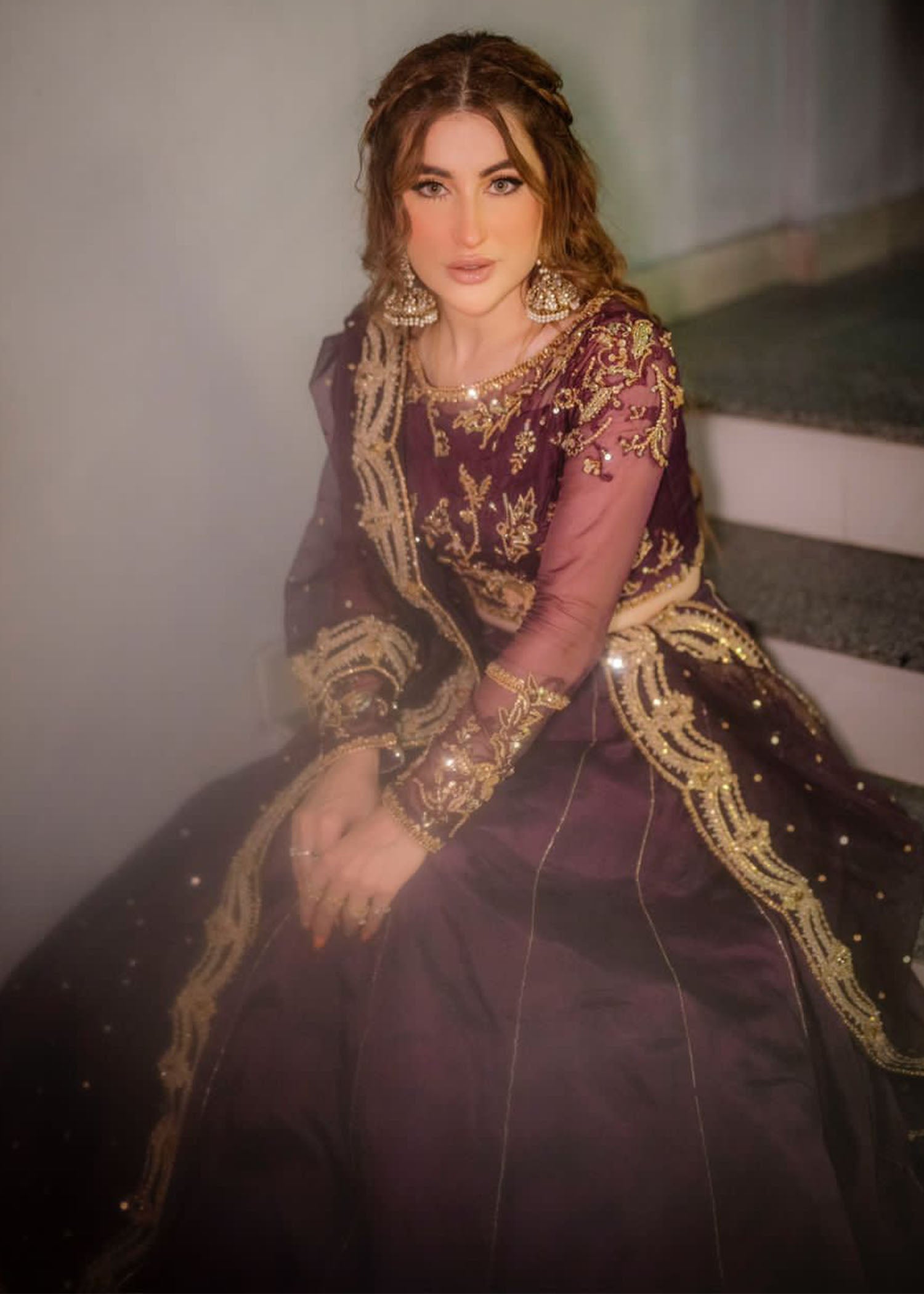 Regal Purple Embroidered Organza Choli & Velvet Lehenga (3-Piece) - Image 5