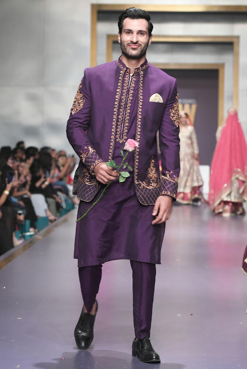 Purple Embroidered Cotton Silk Kurta Pajama (3-Piece) - Image 2