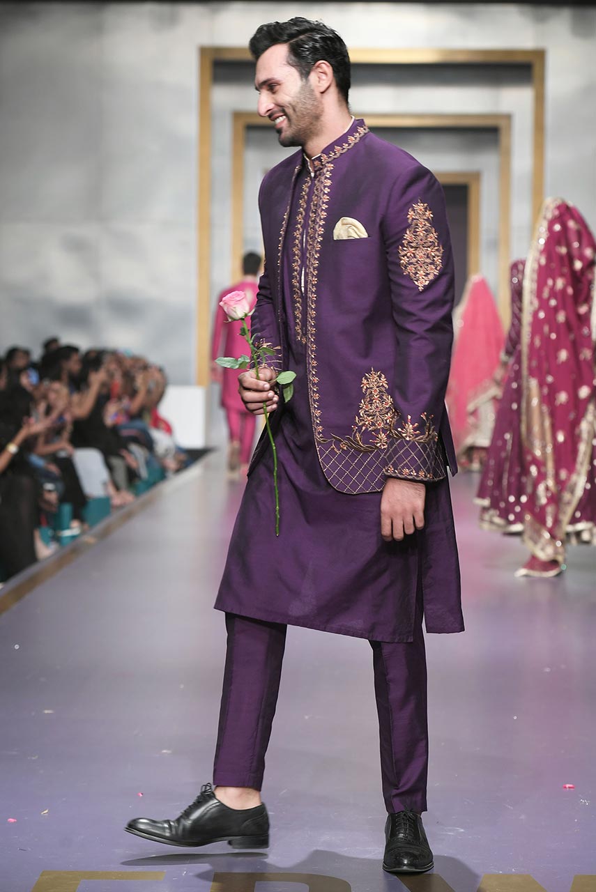 Purple Embroidered Cotton Silk Kurta Pajama (3-Piece) - Image 4