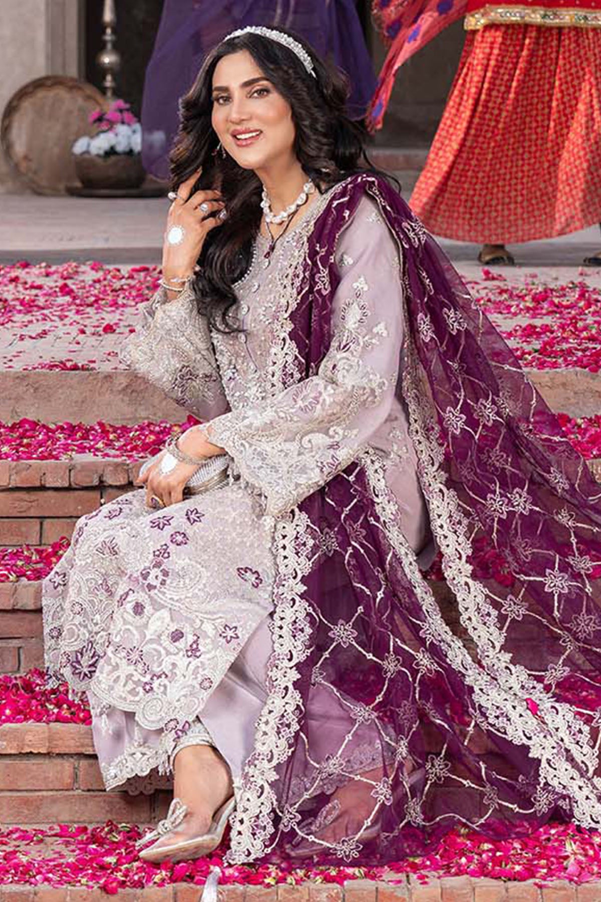 Light Purple Embroidered Organza Salwar Kameez (3-Piece) - Image 3