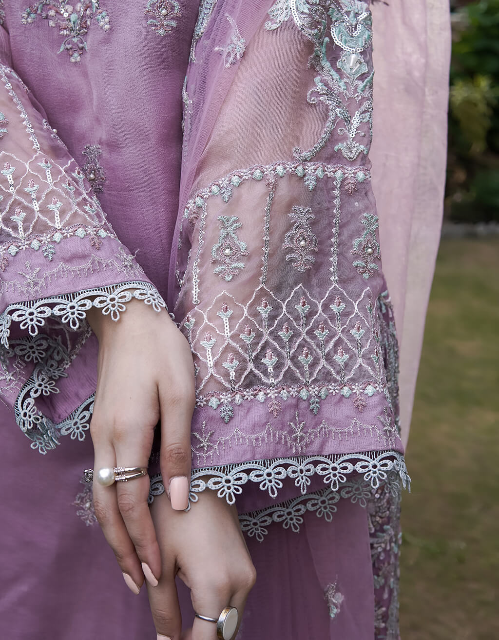 Pakistani Lilac Thread-Embroidered Organza Salwar Kameez (3-Piece) - Image 3