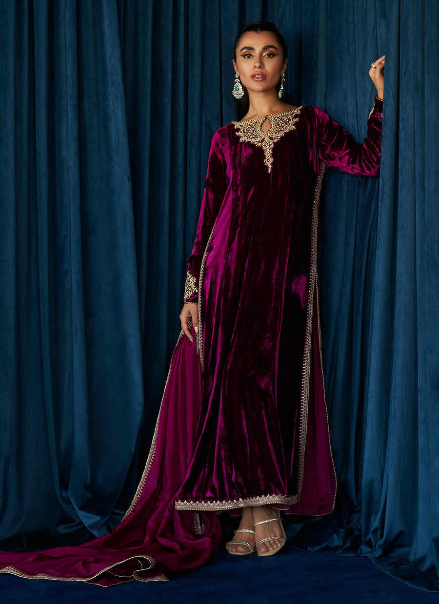 Pakistani Aubergine Hand-Embellished Velvet Salwar Kameez (3-Piece) - Image 2