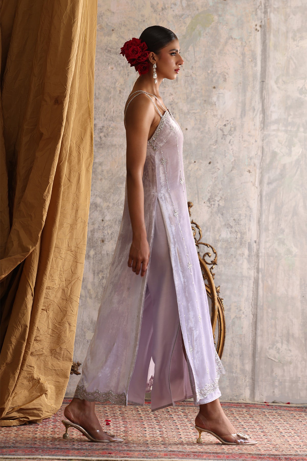 Pakistani Lilac Hand-Embellished Velvet-Silk Salwar Kameez (2-Piece) - Image 2