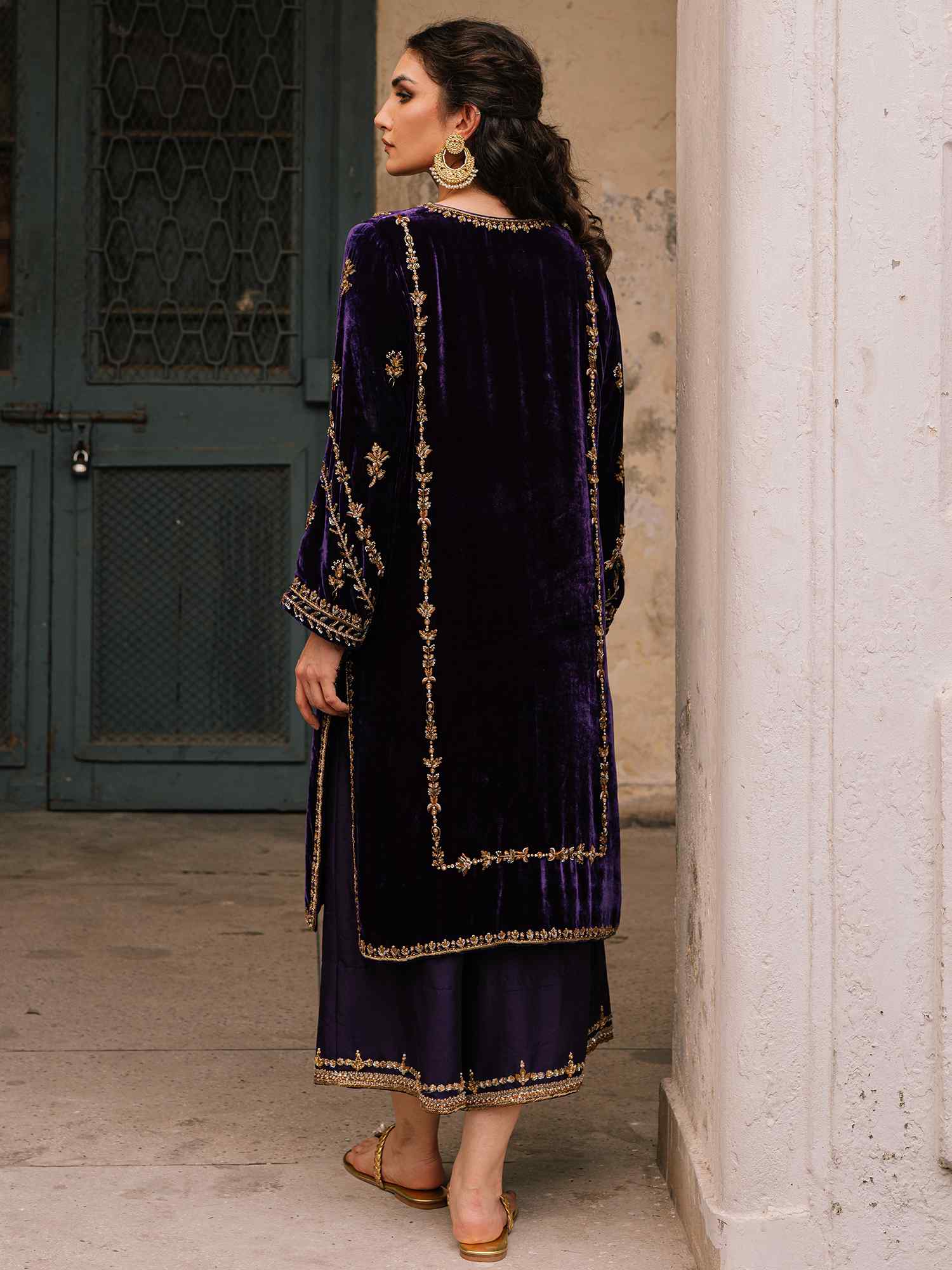 Plum Violet Zardozi Velvet Kurta Set (2-Piece) - Image 4