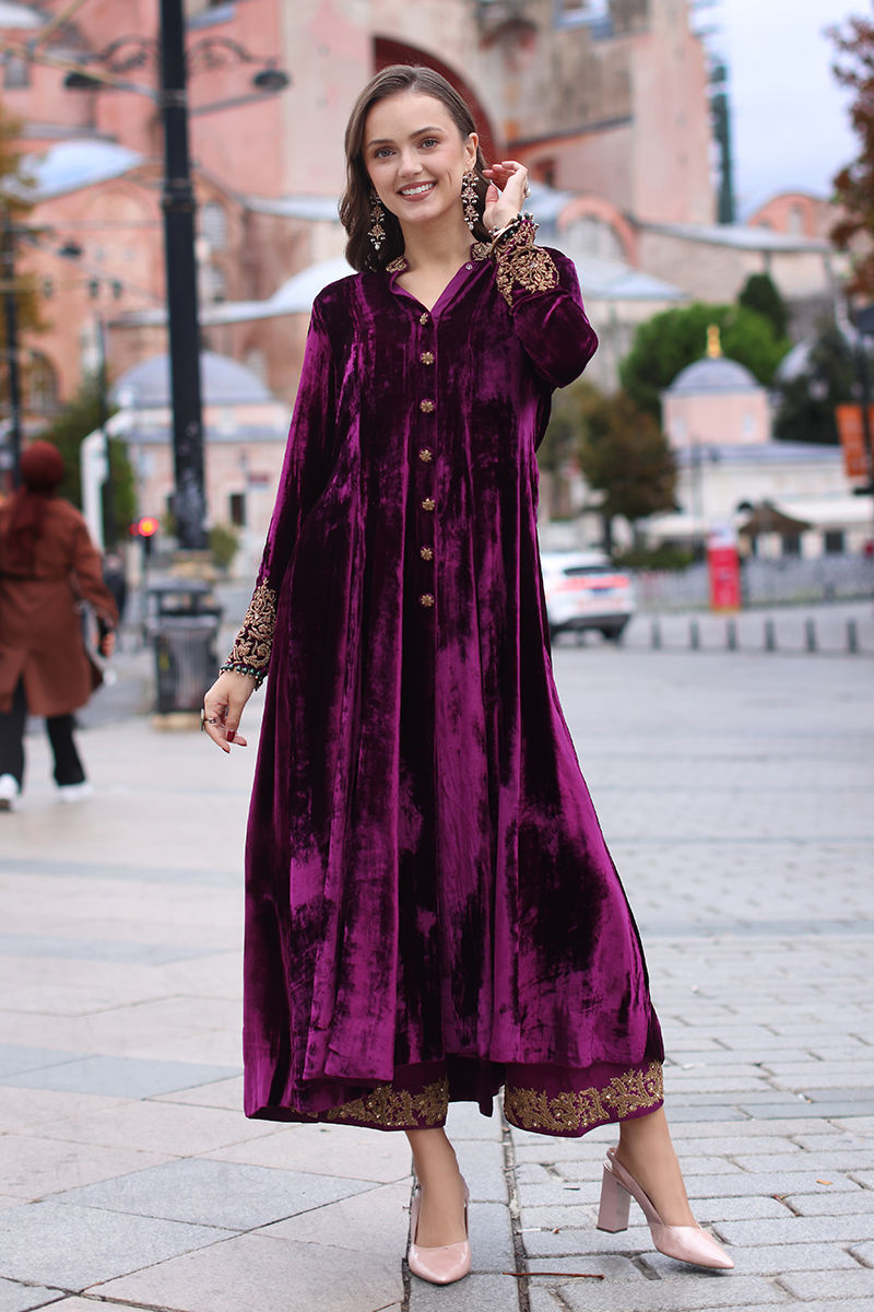Pakistani Purple Embellished Velvet Pishwas Dress (2-Piece) - Image 1