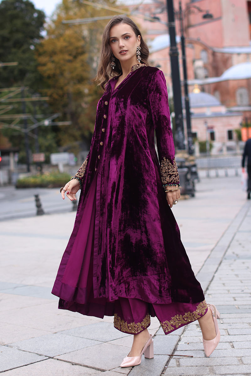 Pakistani Purple Embellished Velvet Pishwas Dress (2-Piece) - Image 3