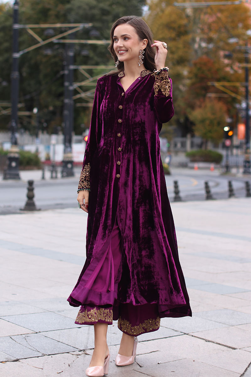 Pakistani Purple Embellished Velvet Pishwas Dress (2-Piece) - Image 4