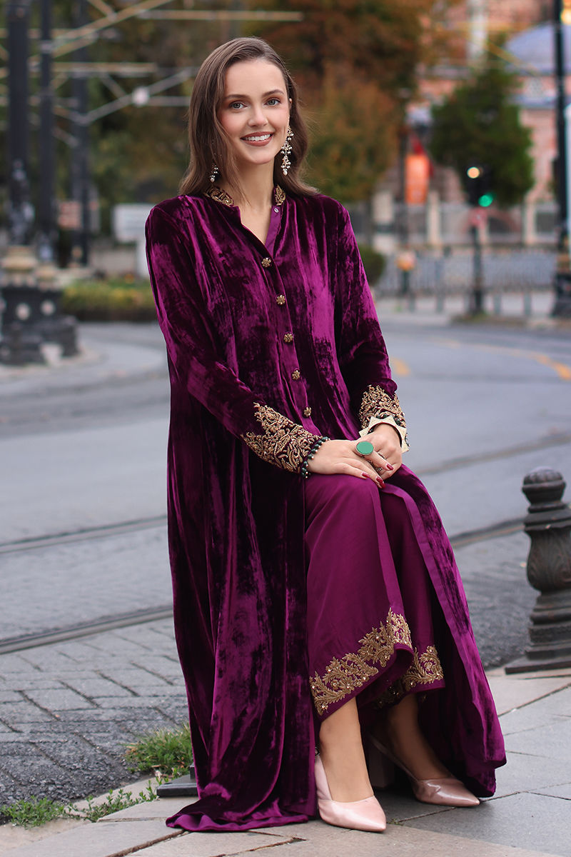 Pakistani Purple Embellished Velvet Pishwas Dress (2-Piece) - Image 5