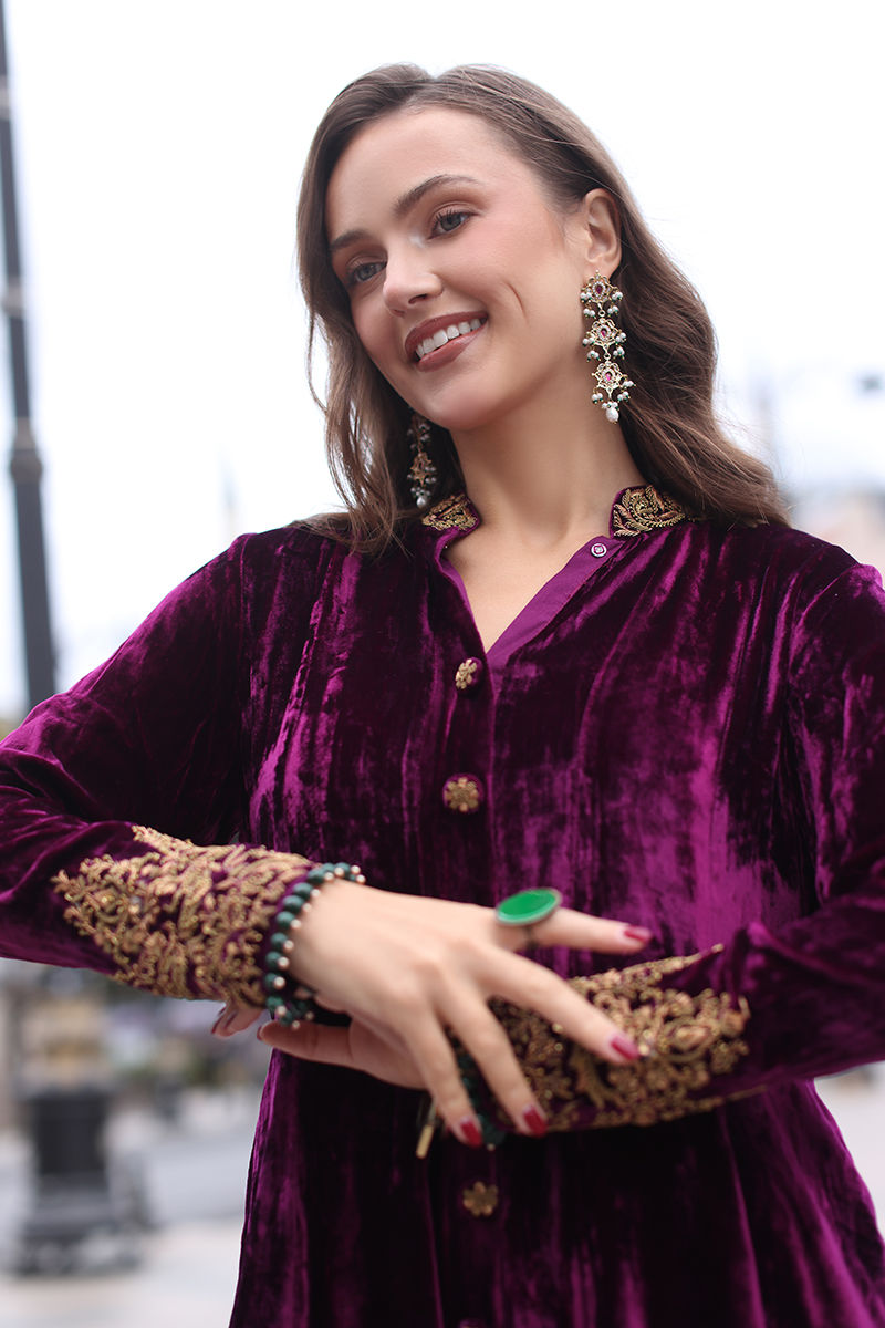 Pakistani Purple Embellished Velvet Pishwas Dress (2-Piece) - Image 6