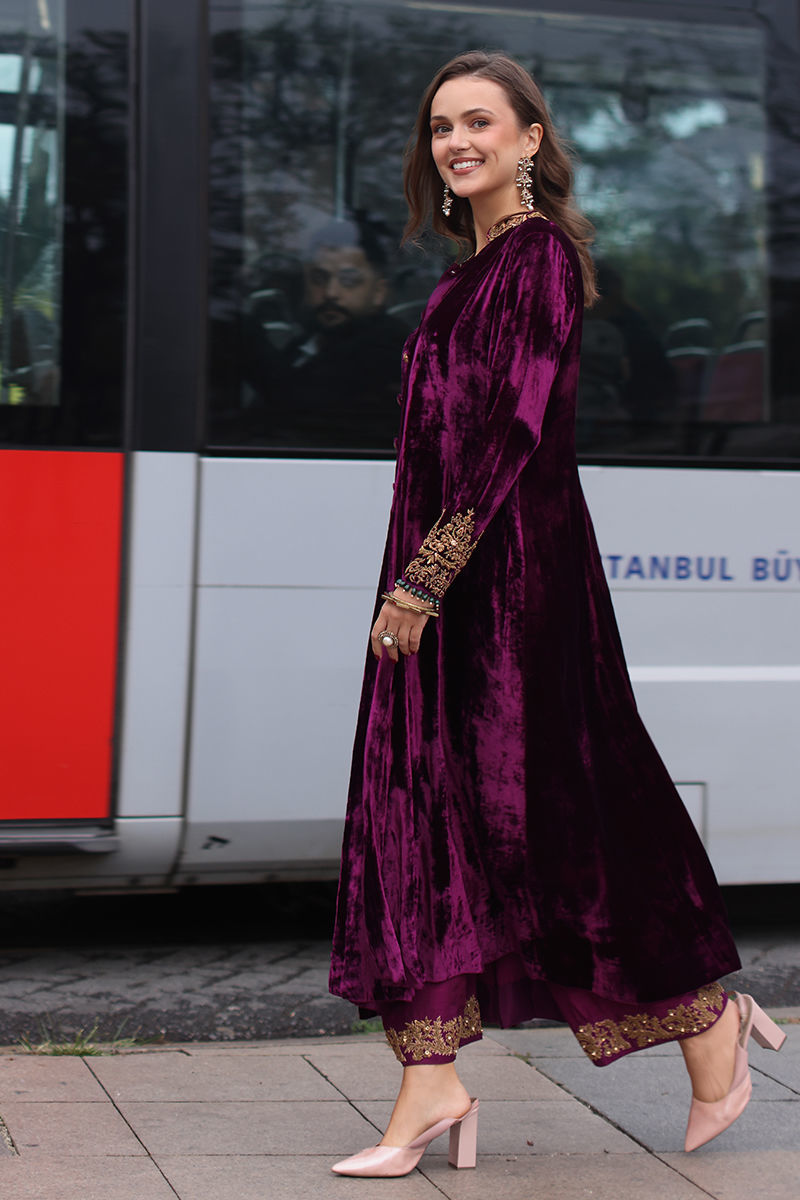 Pakistani Purple Embellished Velvet Pishwas Dress (2-Piece) - Image 8