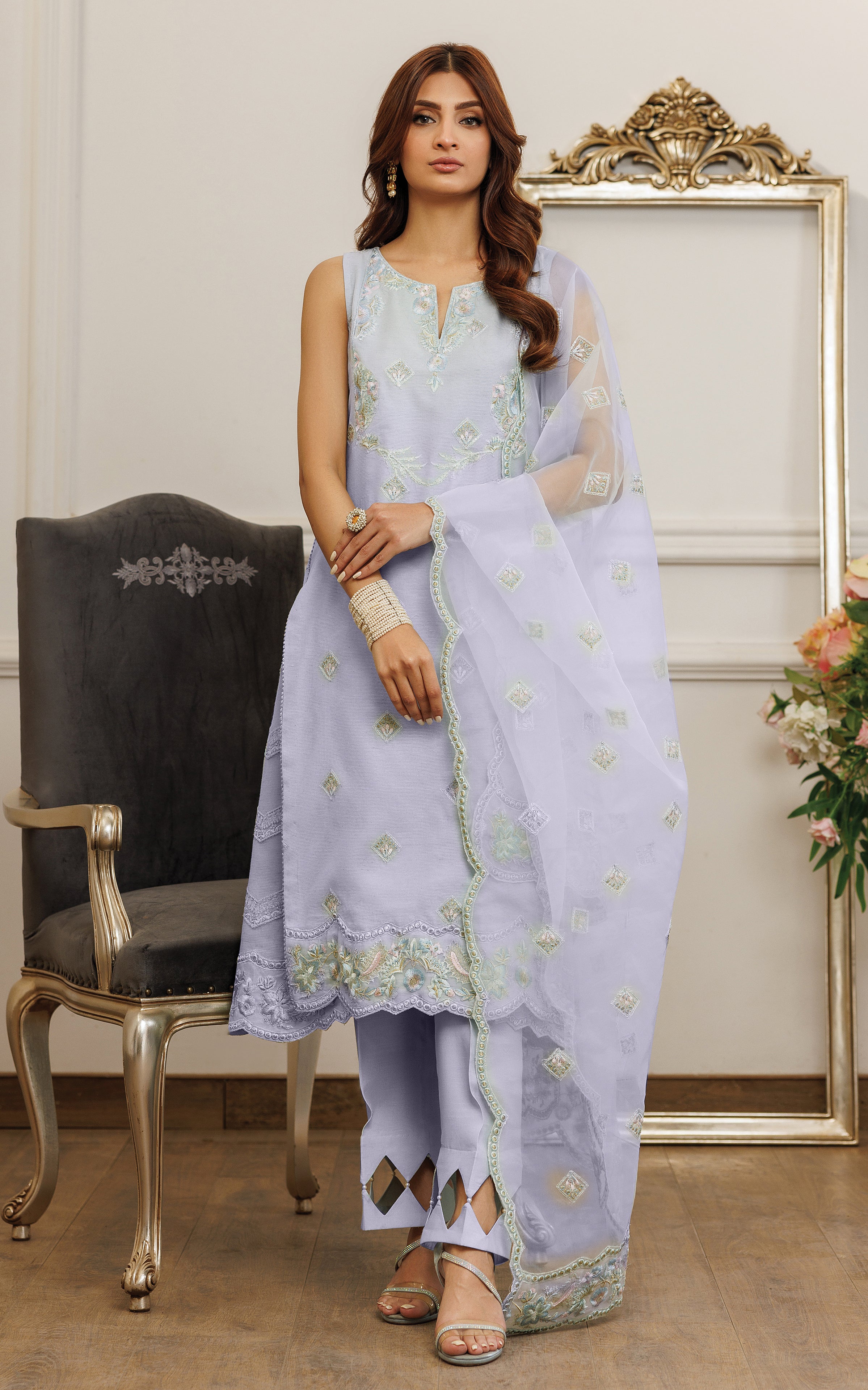 Pakistani Lilac Zari & Sequin Khaddi Salwar Kameez (3-Piece) - Image 4