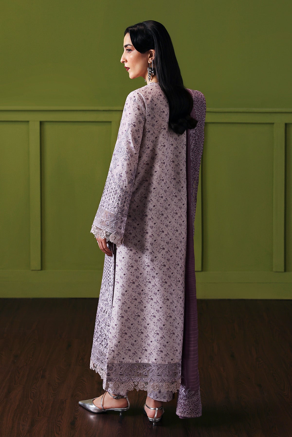 Pakistani Lilac Embroidered Lawn & Organza 3-Piece Suit - Image 3