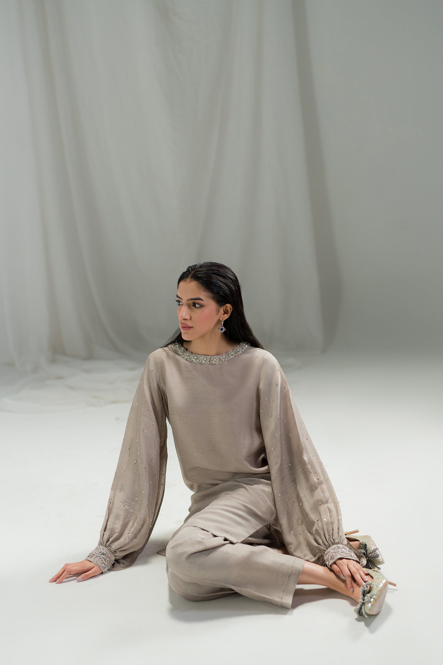 Pakistani Dusty Lavender Embellished Raw Silk Salwar Kameez (2-Piece) - Image 2