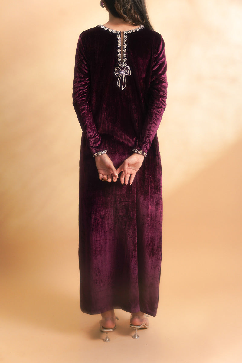 Pakistani Plum Crystal Embellished Velvet Kurta (2-Piece) - Image 2