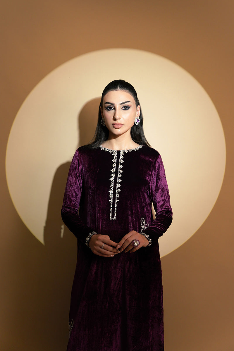 Pakistani Plum Crystal Embellished Velvet Kurta (2-Piece) - Image 3