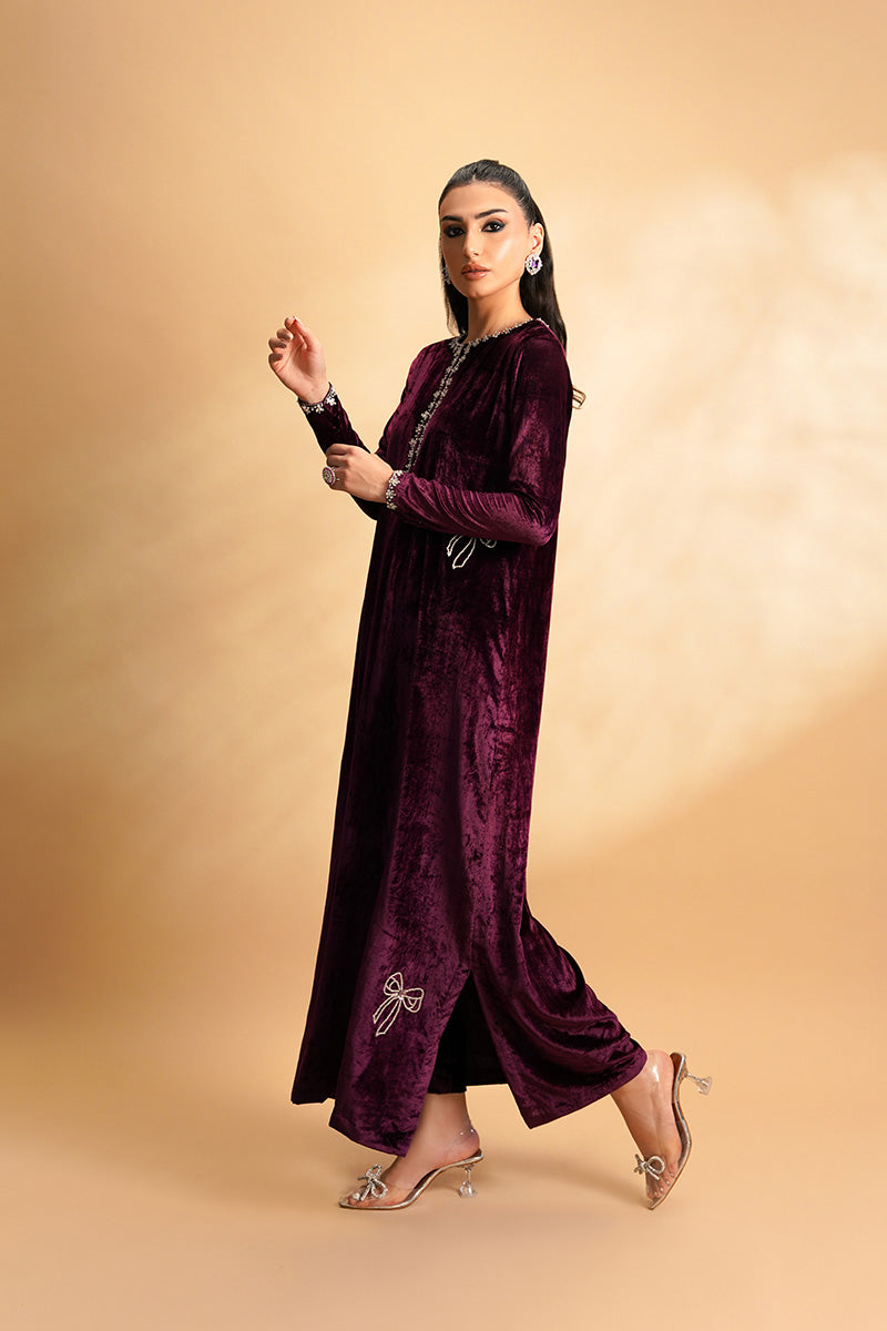 Pakistani Plum Crystal Embellished Velvet Kurta (2-Piece) - Image 7