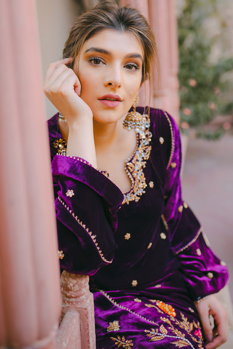 Pakistani Violet Resham & Dabka Velvet Kurta Set (3-Piece) - Image 6