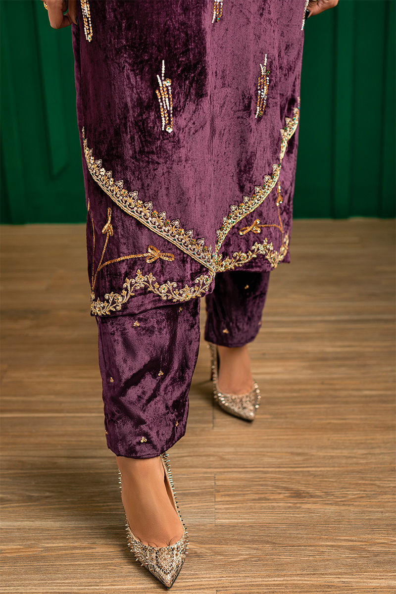 Pakistani Plum Zardozi Velvet Salwar Kameez (3-Piece) - Image 7
