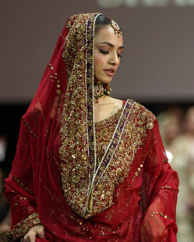 Pakistani Deep Red Zardozi Jamawar Bridal Lehenga (3-Piece) - Image 4