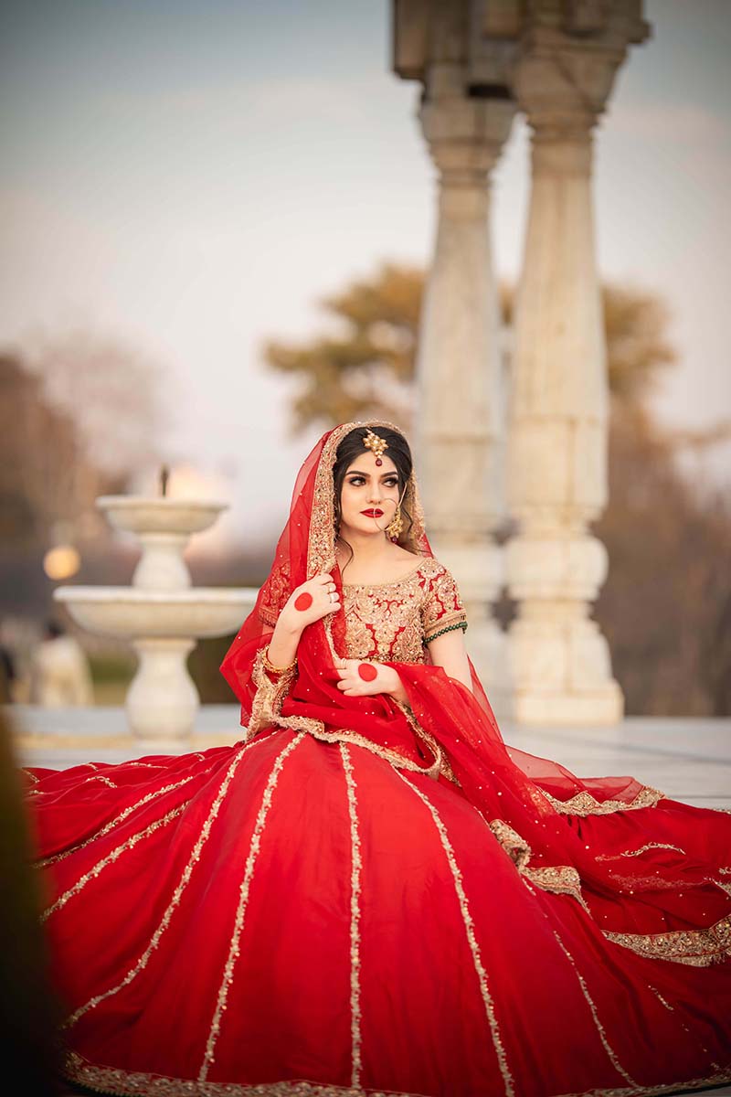 Red Embroidered Jamawar Choli with Raw Silk Lehenga (3-Piece) - Image 3