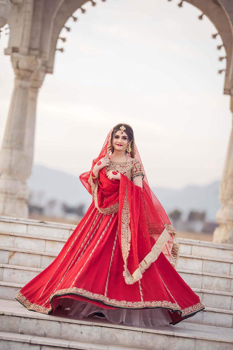 Red Embroidered Jamawar Choli with Raw Silk Lehenga (3-Piece) - Image 6
