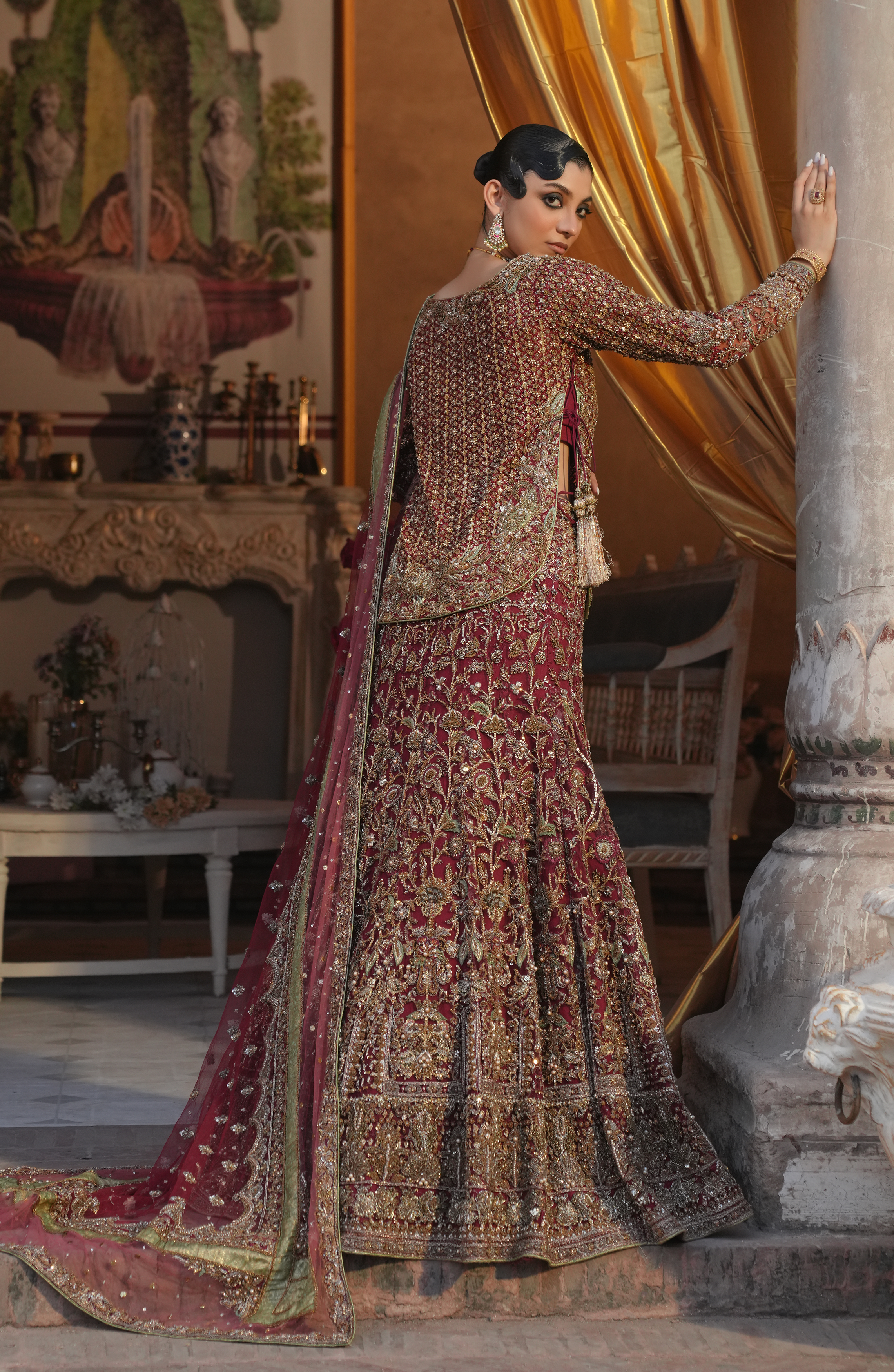 Pakistani Red Antique Gold Net Mermaid-Cut Lehenga Choli (3-Piece) - Image 3