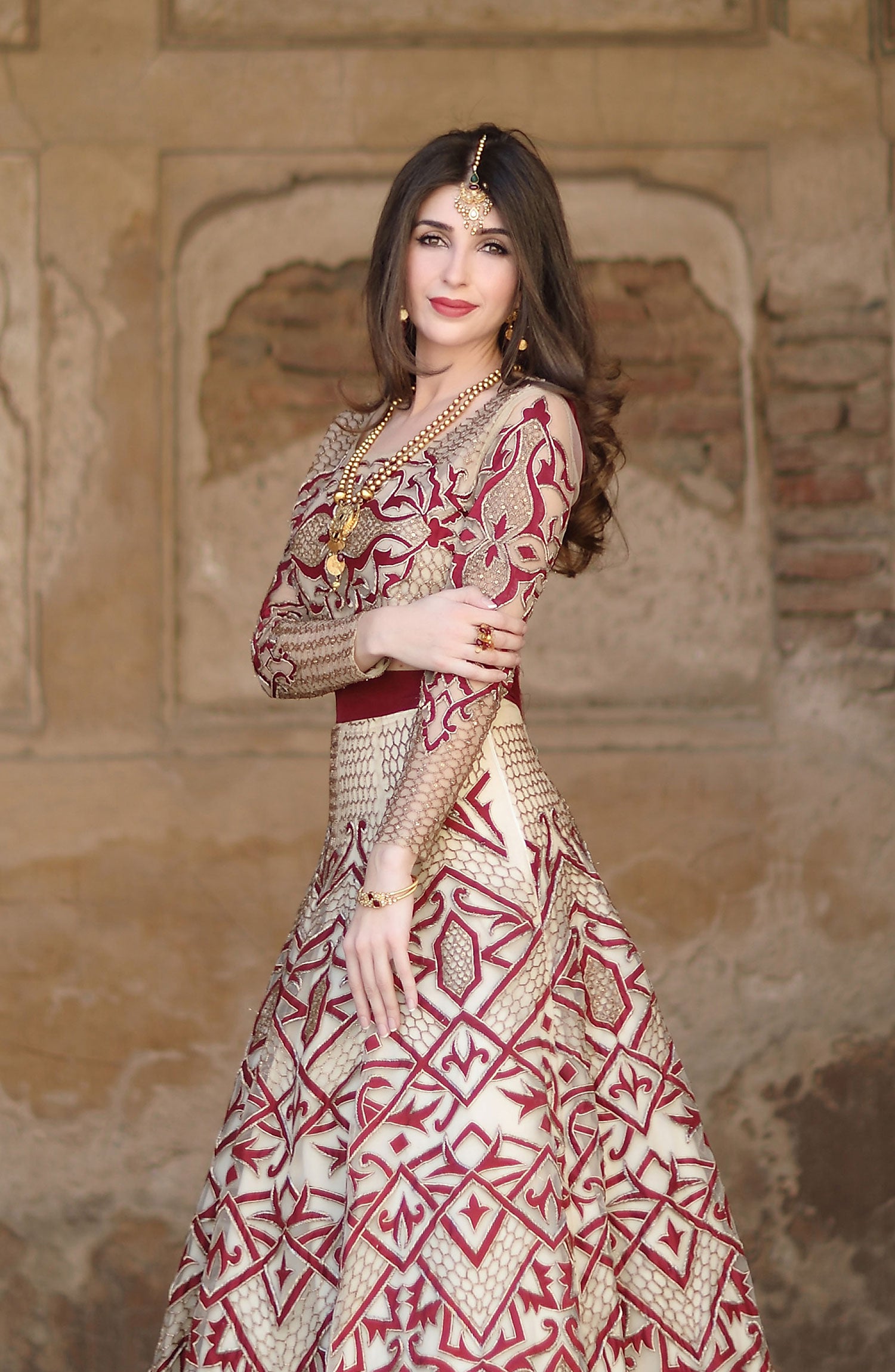 Pakistani Crimson Embroidered Net & Raw Silk Lehnga Choli (3-Piece) - Image 3