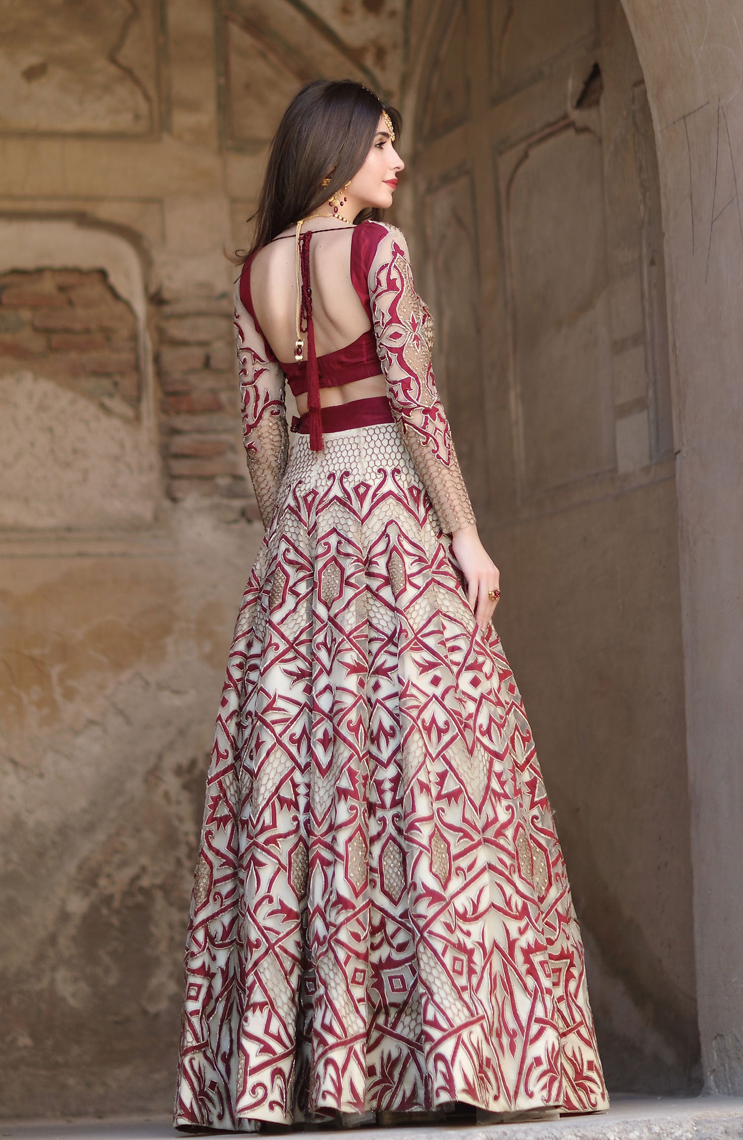 Pakistani Crimson Embroidered Net & Raw Silk Lehnga Choli (3-Piece) - Image 5