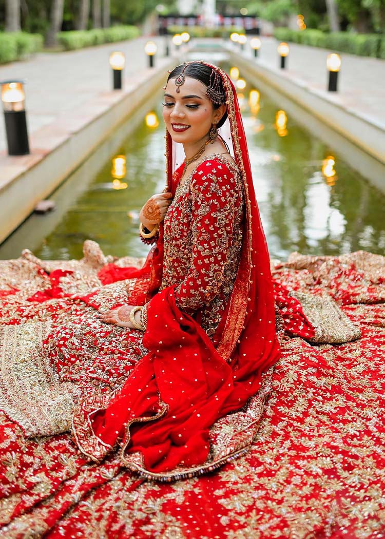 Pakistani Crimson Red Embroidered Silk Bridal Lehenga (3-Piece) - Image 3