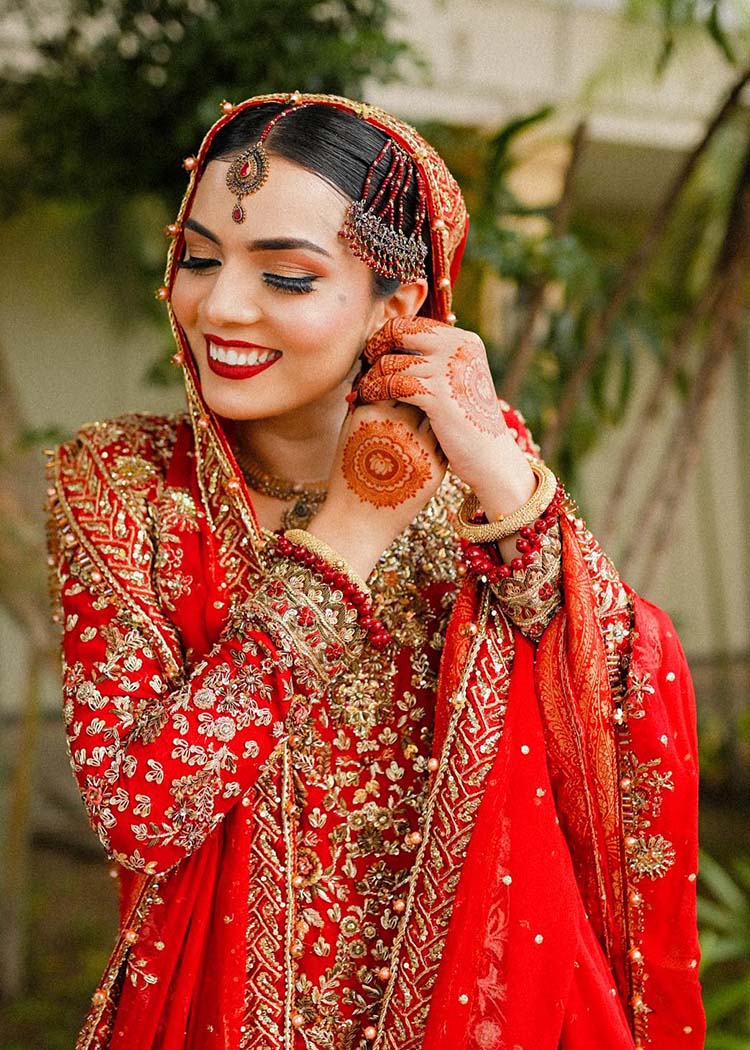 Pakistani Crimson Red Embroidered Silk Bridal Lehenga (3-Piece) - Image 5